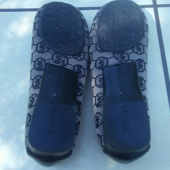 Michael Kors Women Shoe - Picture 3 of 5